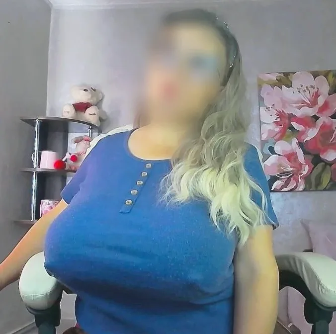 Clara, 33