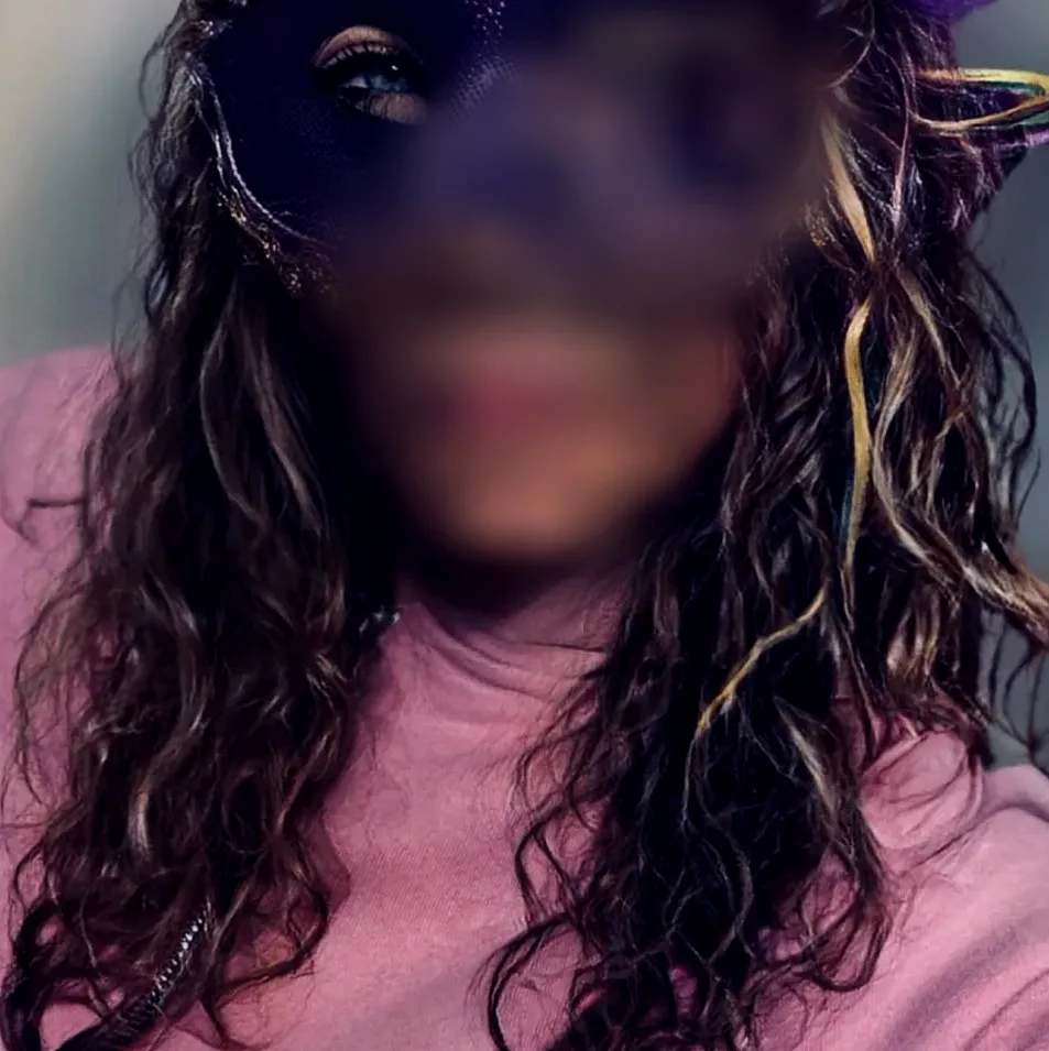 Emina, 31
