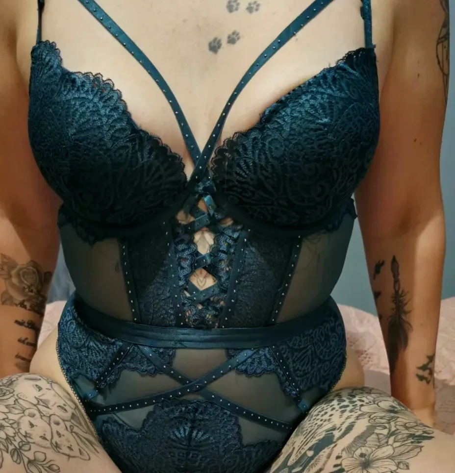 Nora, 28